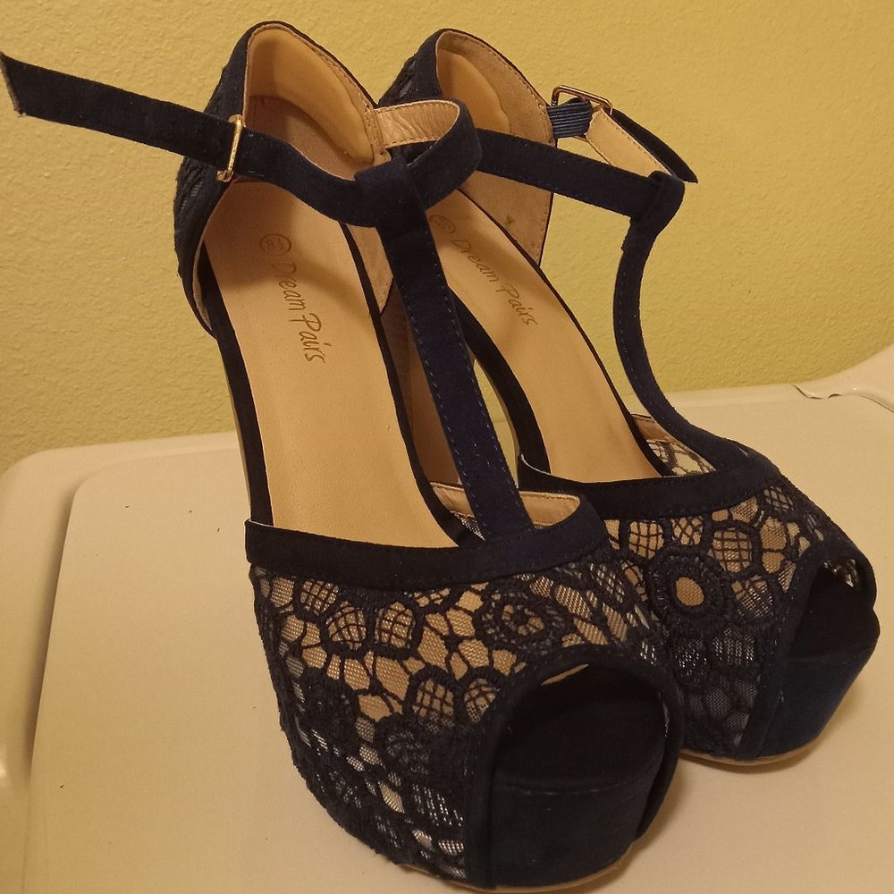 Dream paris heels in dark blue size 8 1/2